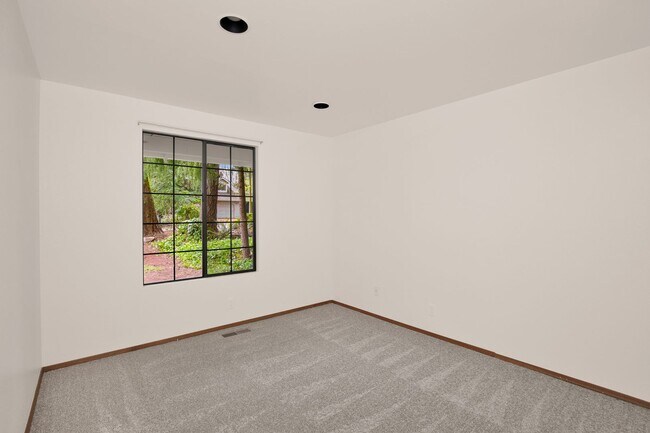 Building Photo - 17806 NE 103rd Ct