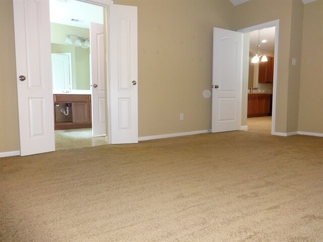 Building Photo - 28606 Lockeridge Farms Dr