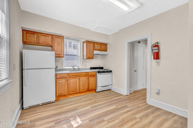 Building Photo - 203 13th Ave