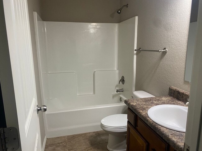 Building Photo - 501 Ridge Point Dr