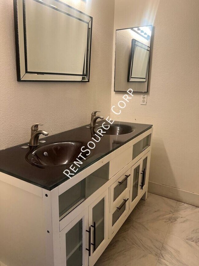 Building Photo - 43837 David St