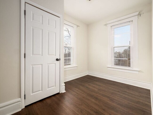 Building Photo - 561 Kimball Pl
