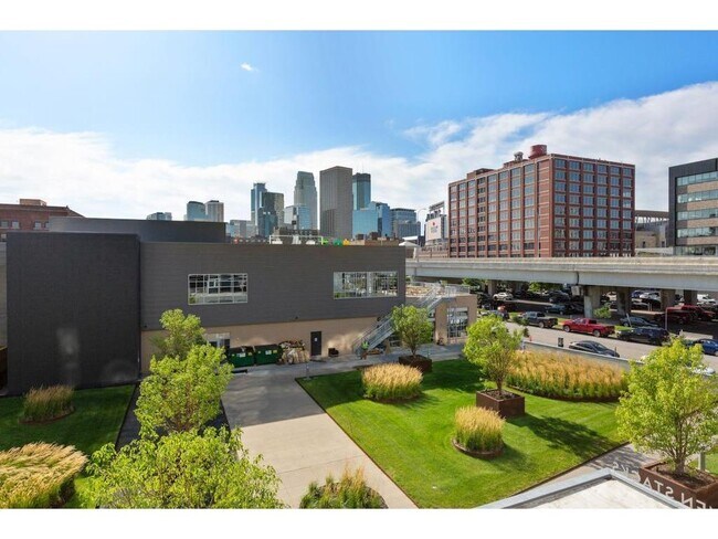 Building Photo - 345 6th Ave N