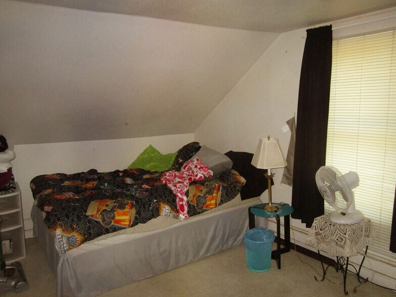 Building Photo - 602 16th Ave, E