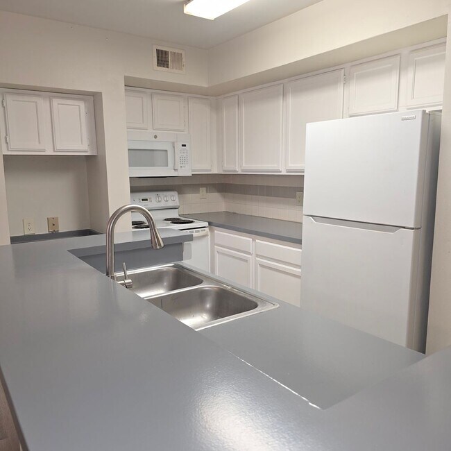 Building Photo - Windsor at Sabal Walk 2/1