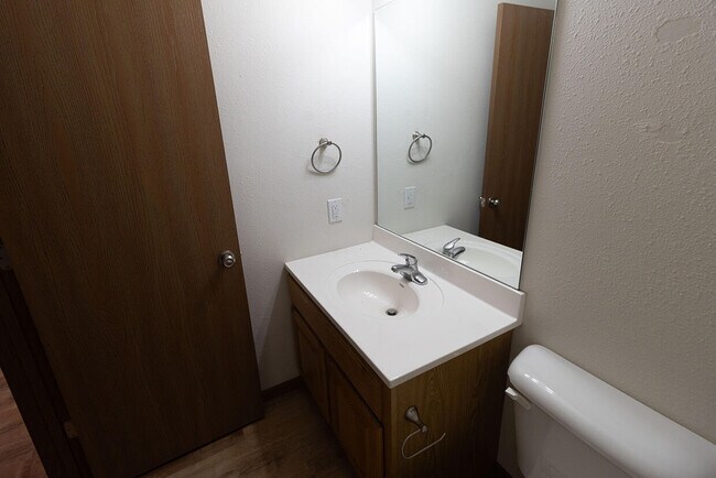 Building Photo - 5000 Derby Ridge Dr