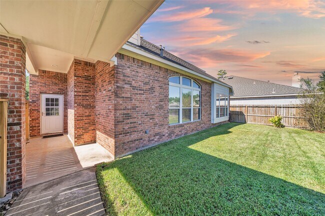 Building Photo - 17426 Memorial Blossom Dr