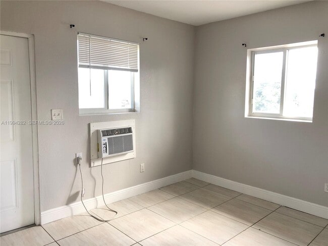 Building Photo - 1940 Washington Ave