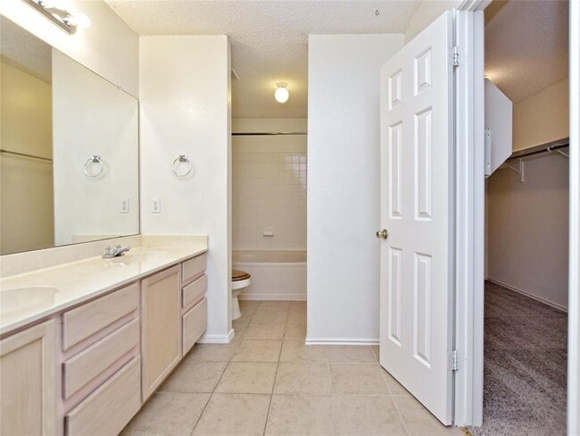Building Photo - 15357 Oconto Dr