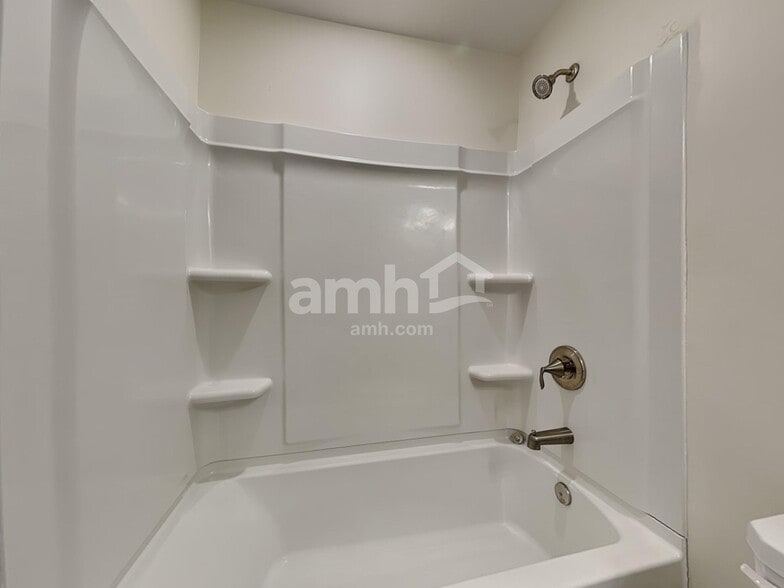 Building Photo - 231 Lake End Dr