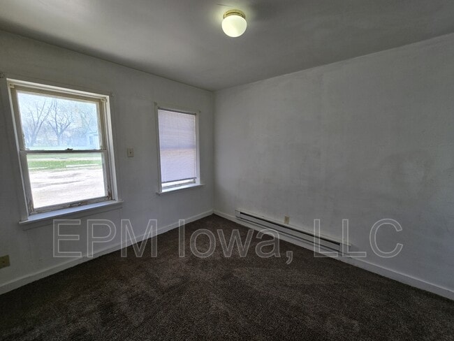 Building Photo - 2836 Independence Ave