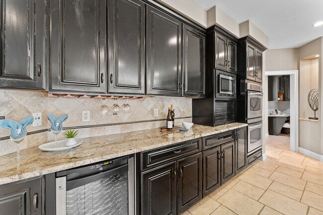 Building Photo - 12932 Sunset Bluff Ct
