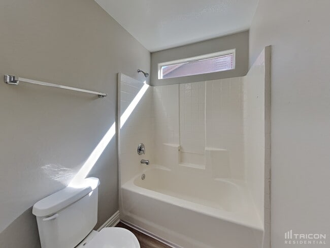 Building Photo - 9827 W Spinnaker Creek Ave