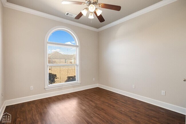 Building Photo - 4801 Lochmoor Cir