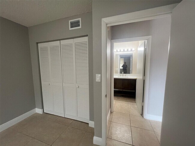 Building Photo - 179 SE 3rd St