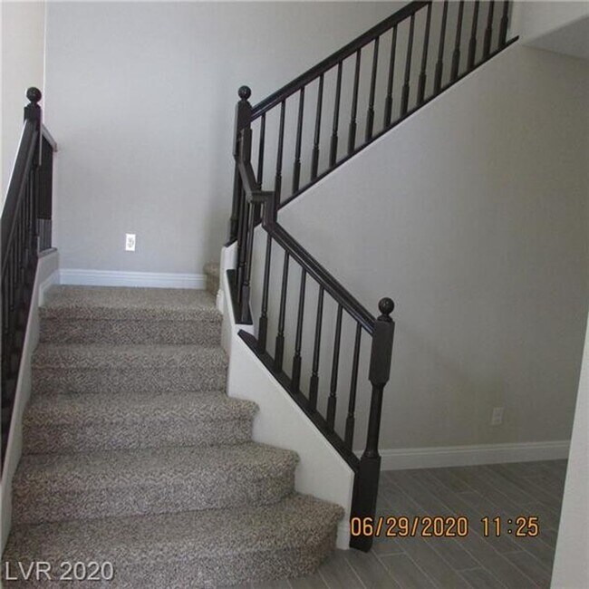 Building Photo - Beautiful 3 Bedroom/2.5 Baths in Summerlin
