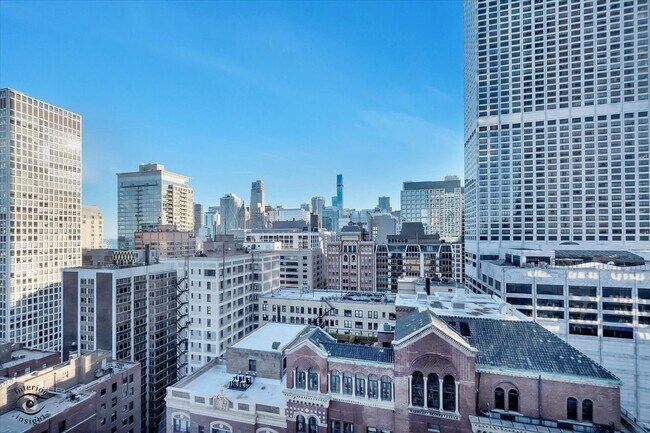 Building Photo - 200 E Delaware Pl