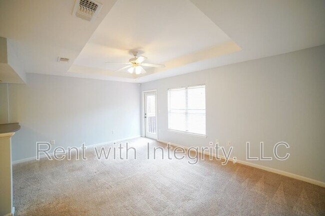 Building Photo - 741 White Dr