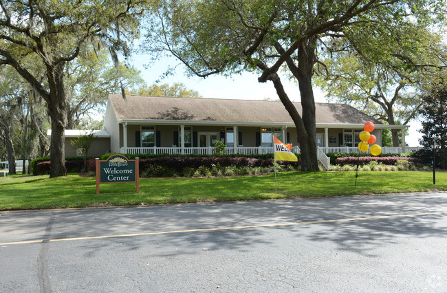 Building Photo - Woodlands at Church Lake