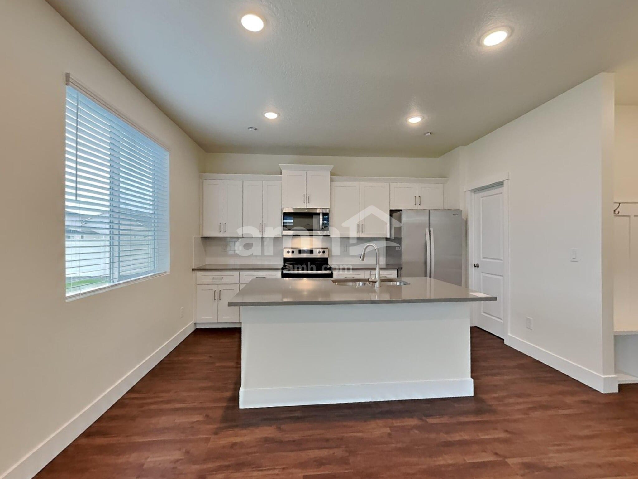 Building Photo - 10035 W Raleigh St