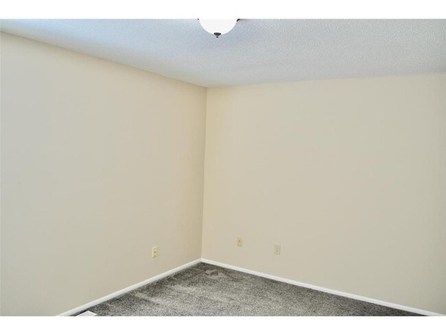 Building Photo - 335 Elan Ct
