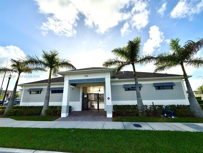 Building Photo - 429 NE 12th St