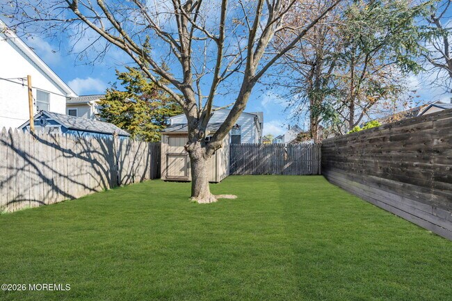 Building Photo - 510 Lareine Ave