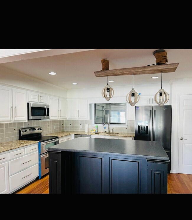 Building Photo - 318 Wahoo Rd