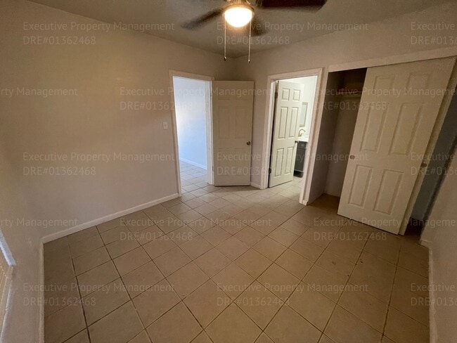 Building Photo - 1 bedroom 1 bathroom  back house with a pr...