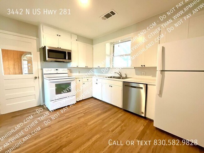 Building Photo - 3442 N U.S. Hwy 281