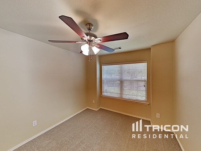 Building Photo - 1145 Boxwood Dr