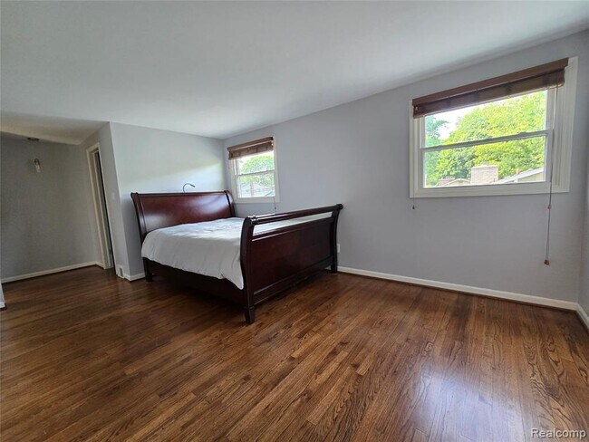 Building Photo - 18041 Fairway