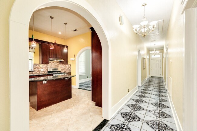 Building Photo - 1625 Ave M 1/2