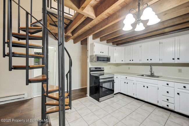 Building Photo - 300 Lake Rd