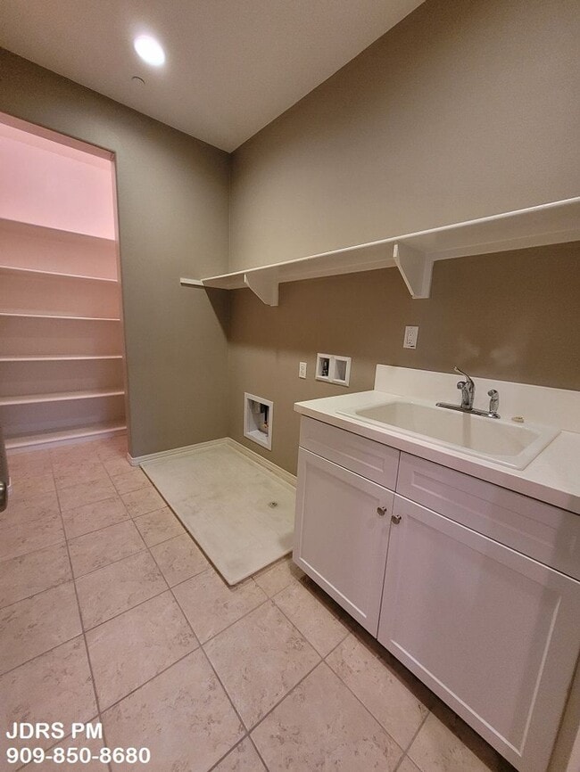 Building Photo - Chino 4 Bedroom Home