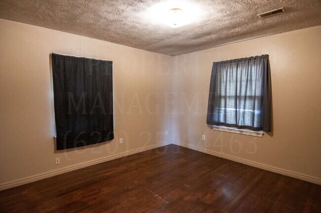 Building Photo - 2-Bed 1- Bath