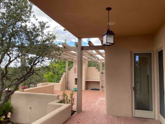 Building Photo - 4 Old Agua Fria Rd E