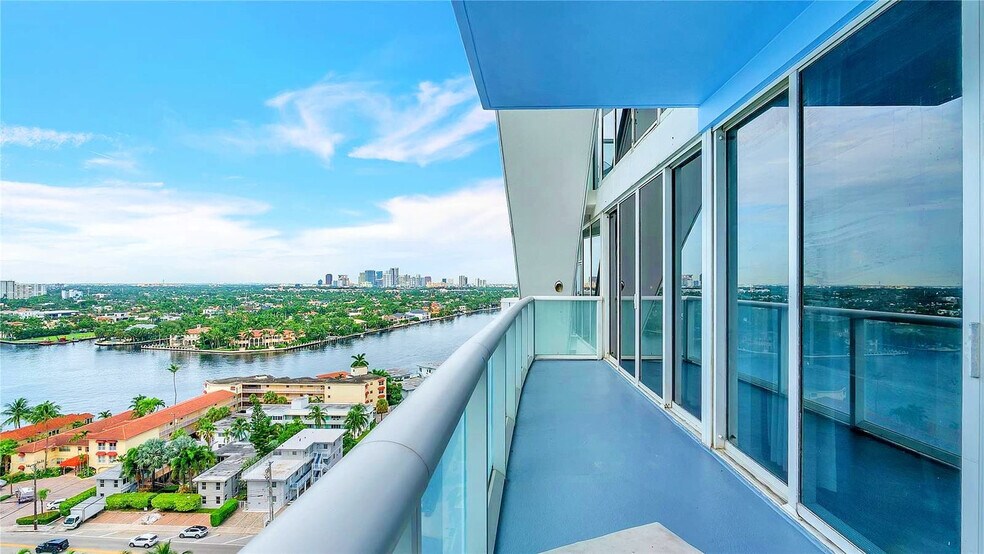 Building Photo - 3101 Bayshore Dr