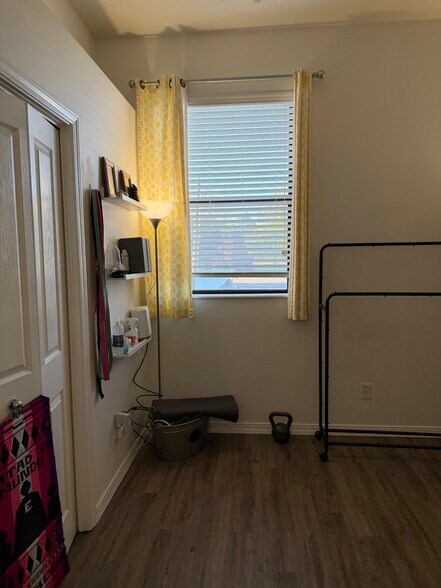 Building Photo - 70 N Main St