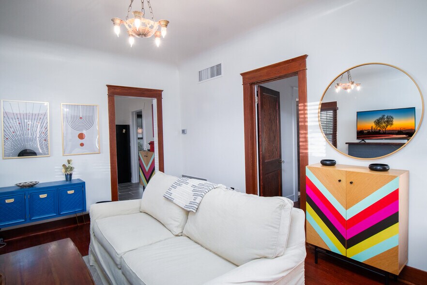 Building Photo - 1102 E Palm Lane