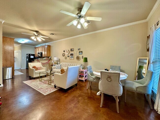 Building Photo - 1418 S 10th St