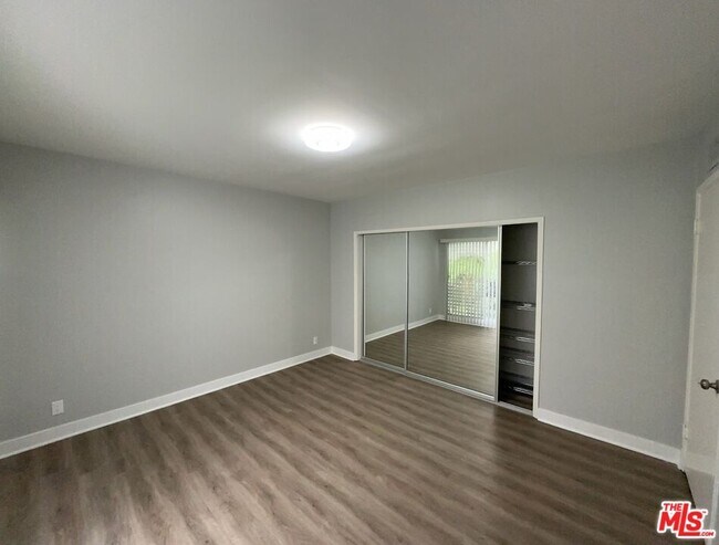 Building Photo - 8635 Cashio St