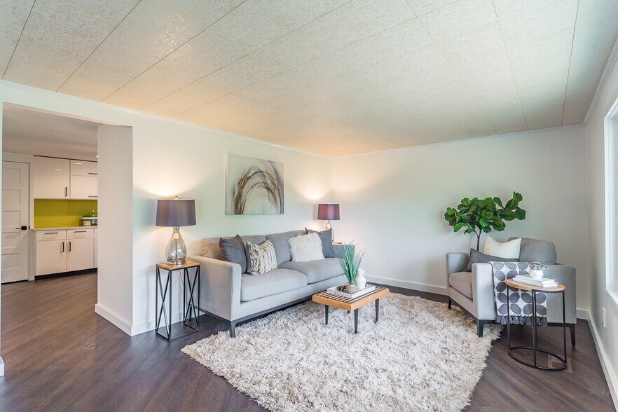 view upon entering house - 8011 Shallowford Rd