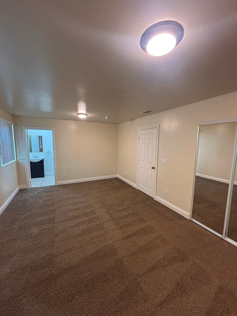 Building Photo - 638 W Colden Ave