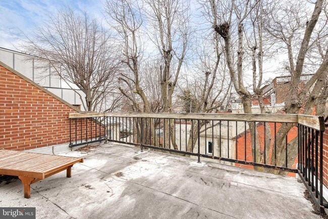 Building Photo - 1928 Aliceanna St