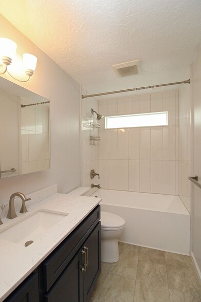 Building Photo - 6636 SE Reedway St