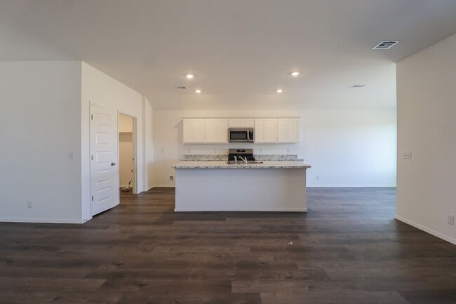 Building Photo - New Build 3 Bedroom Home Available For Immediate Move In!! Robninson Ranch