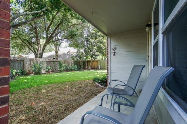 Building Photo - 210 Rolling Plains Dr