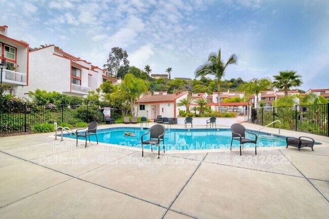 Building Photo - 2415 La Costa Ave