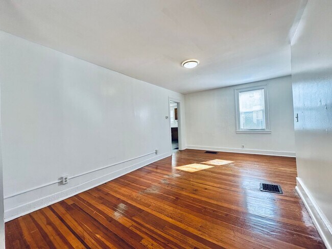 Building Photo - 175 Bradley St